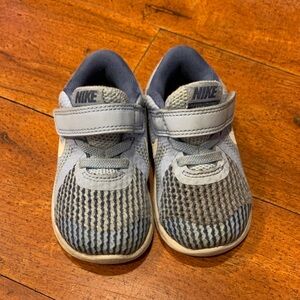 Nike Toddler (size 6) Velcro Sneakers